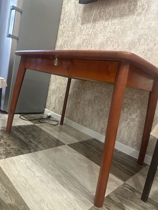Срочно продам Стол стулья