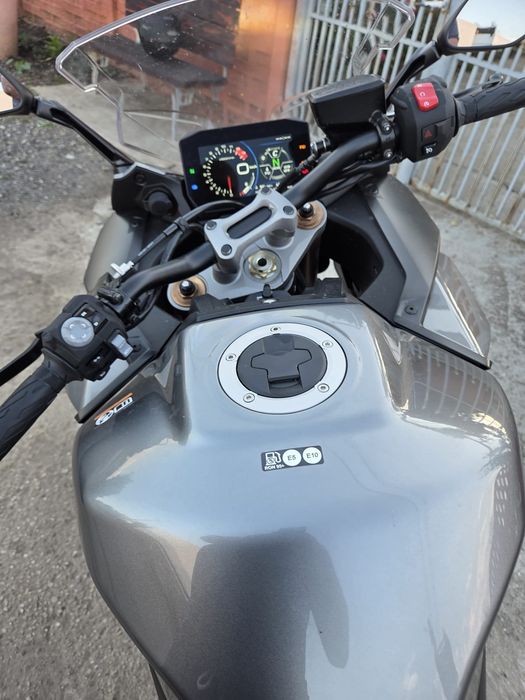 Vând Suzuki GSXS 1000 GT