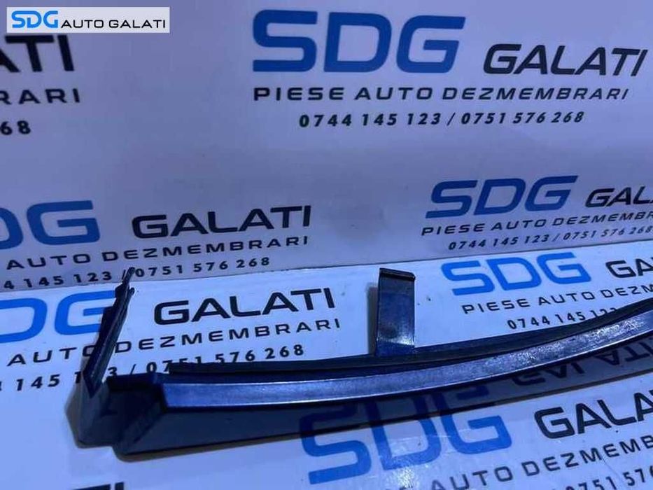 Ornament Grila Bandou Far Stanga BMW E46 2001 - 2006 Cod 7030553