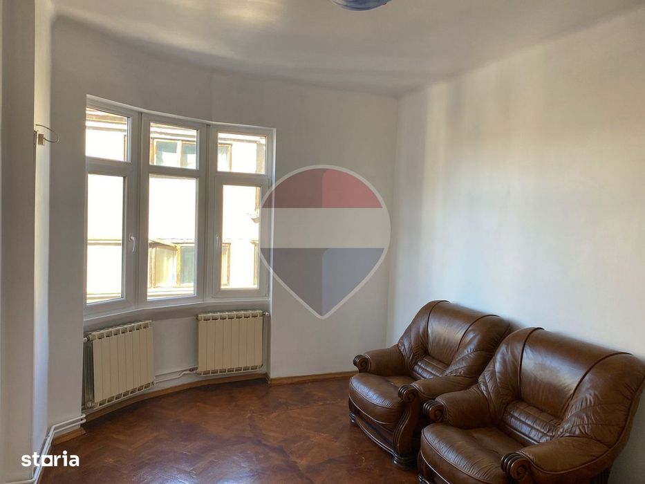 3 camere Centrul Vechi, vedere Calea Victoriei, clădire interbelică