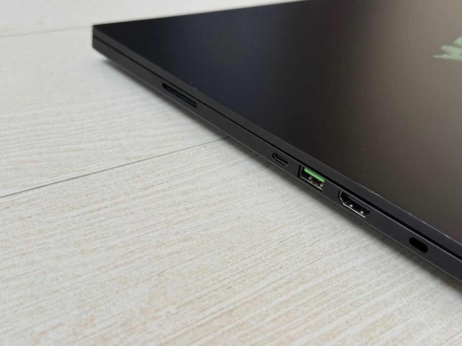 Геймърски Лаптоп 15.6’ QHD 240Hz RTX 4070 8GB Core I7-13800H Razer Blade 15 32GB DDR5 1TB SSD