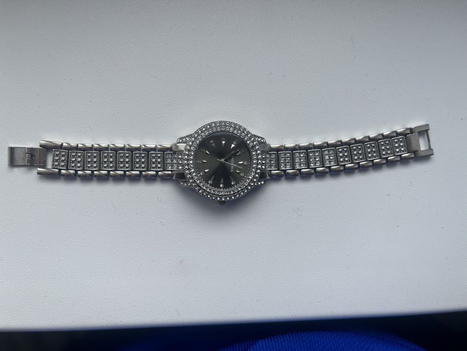 Продаю часы пандора