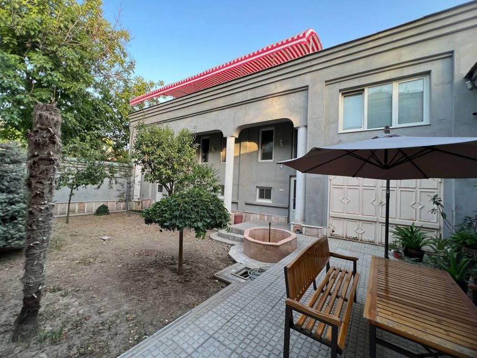 На Ивлева продам дом можно по гостиницу, офис, клиника, лет.сад