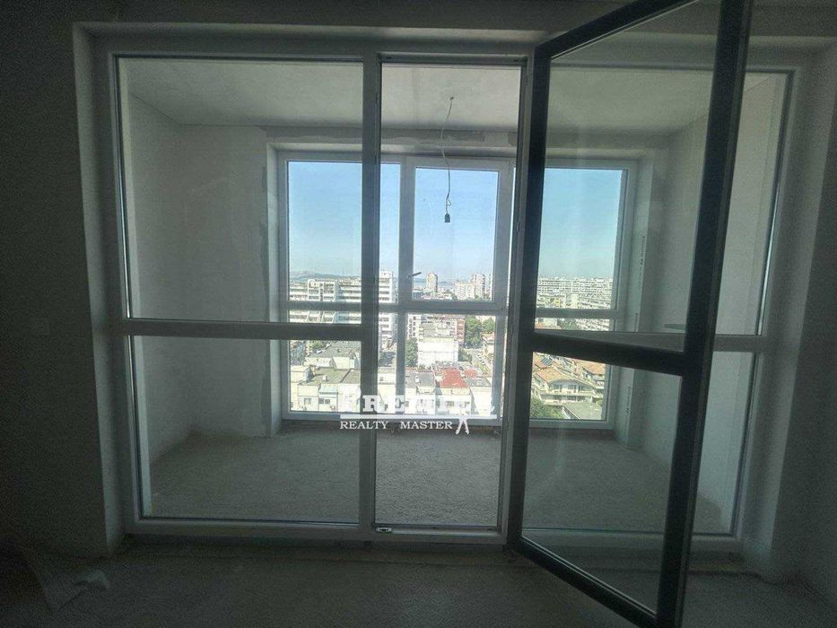 Продава се Двустаен апартамент в Бургас, Център - 88 кв.м за 3091 €/кв.м - Снимка #6