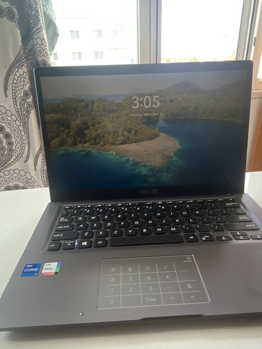 Leptop asus  i7  1165g7  generatia 11