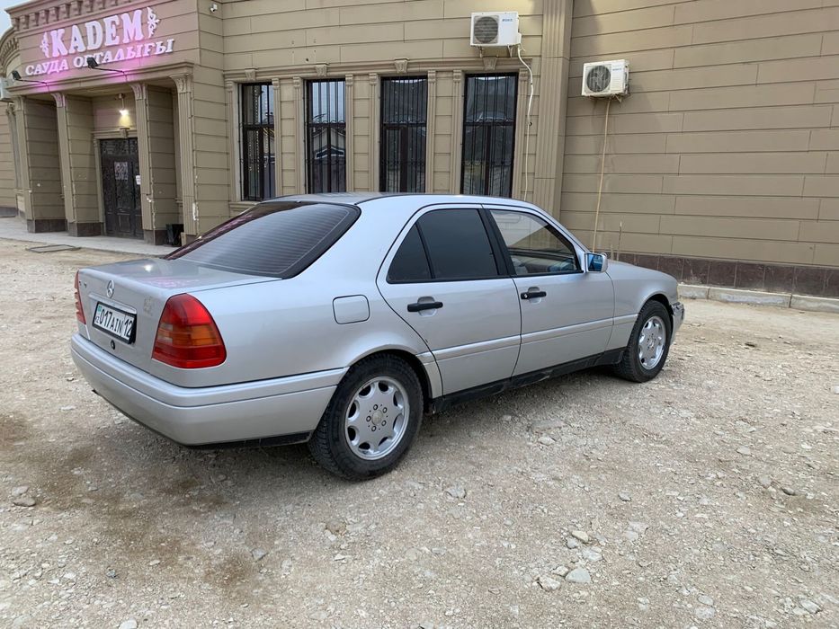 Продается машина Mersedes C 180