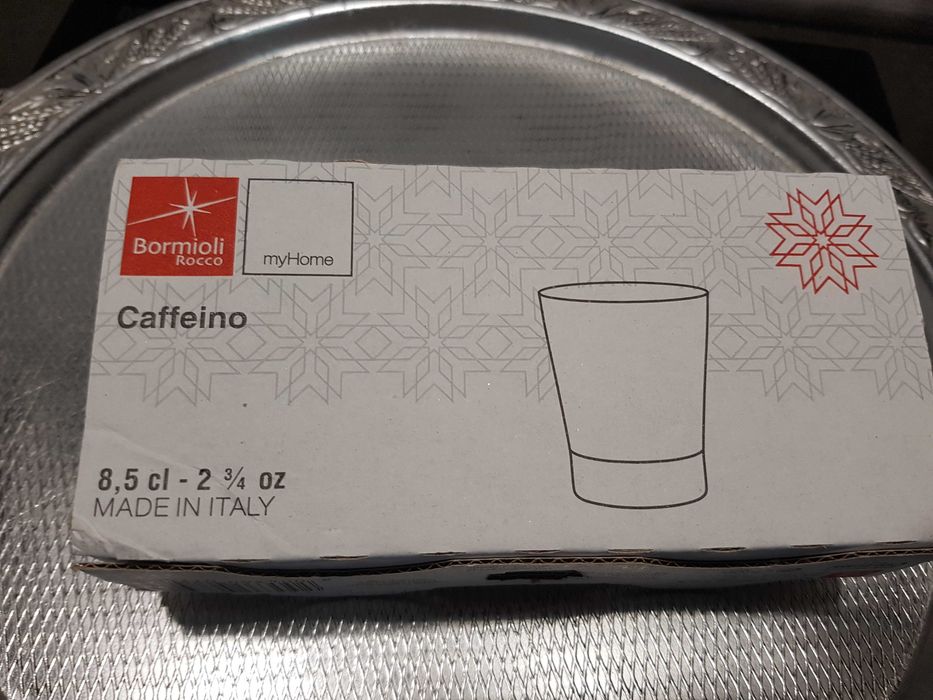 Стъклени чаши за вино, шампанско.