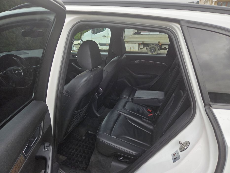 Vând Audi Q5 model 2010