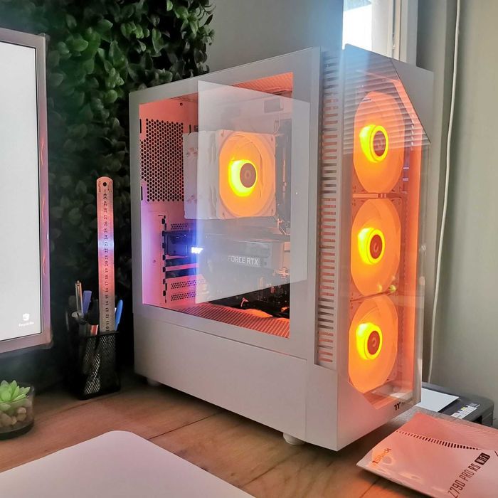 Компютърна кутия (PC Case) - Тhermaltake View 200 TG ARGB Mid Tower