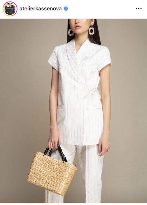 Продам женский костюм