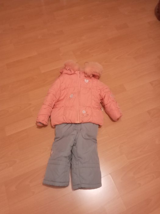 Продам куртку на девочку зимнею