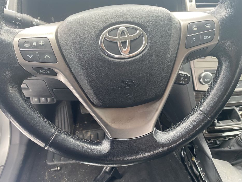 Кожен волан Toyota Avensis 2012-2015