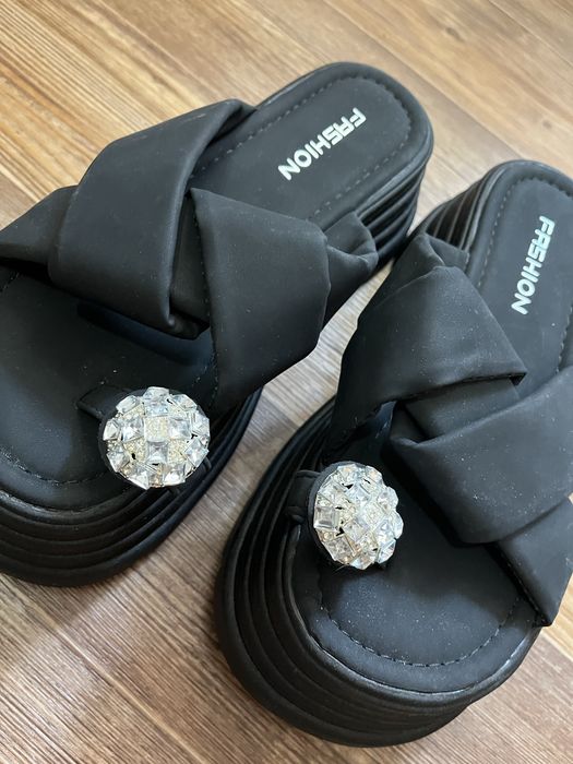 Новые шлепки босоножки