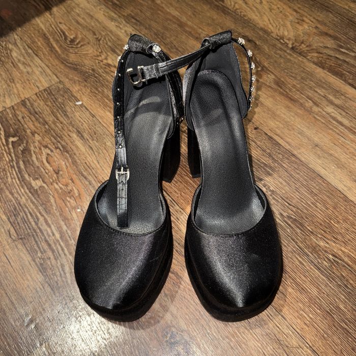 Туфли модные , новые