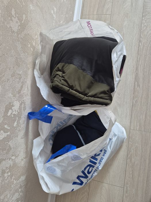 Отдам бесплатно куртки