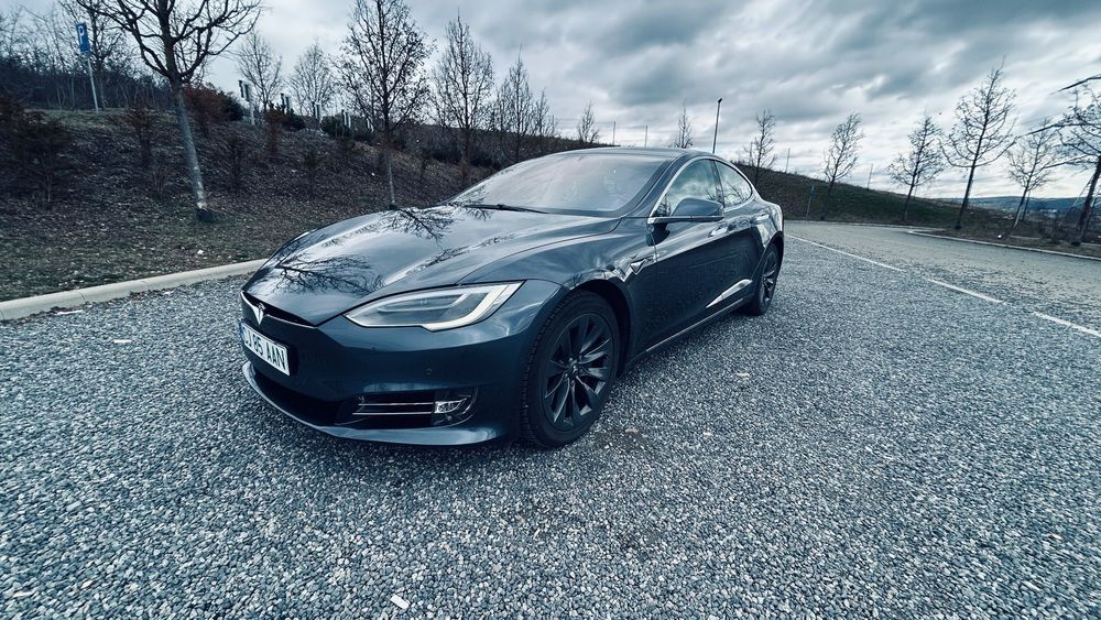 Tesla Model S Prim proprietar in Romania