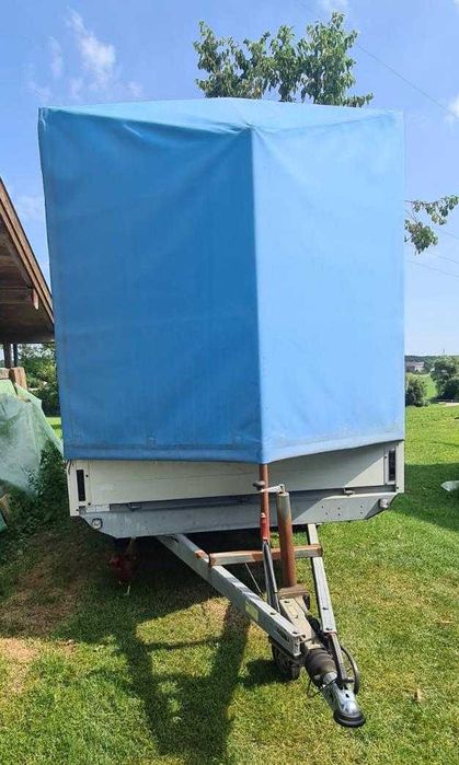 Vand remorca cu prelata pe 2 axe, 2500 KG,635Kg goala