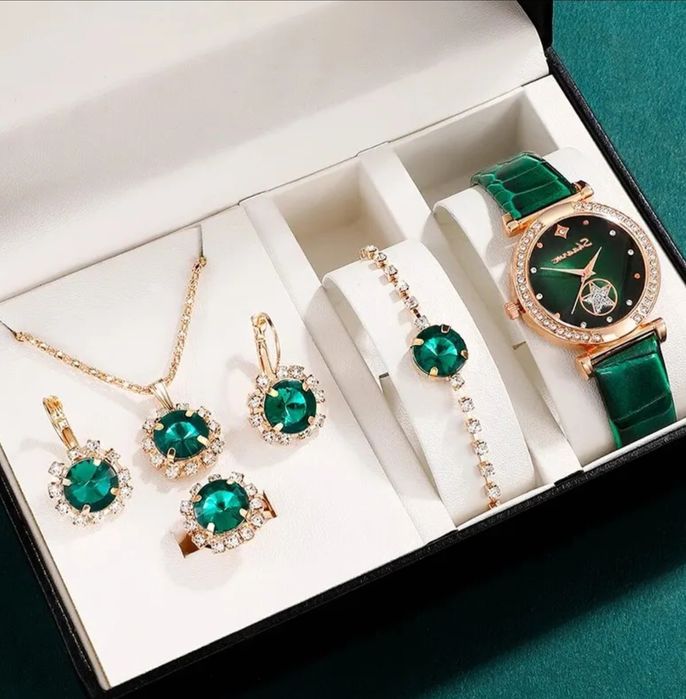 Ceas și set de cercei, lanț, brățară și inel.