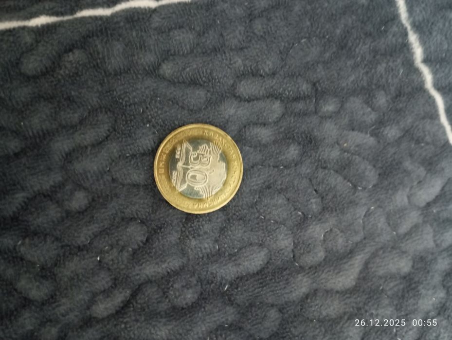 Монета 100тг юбилейная 30лет конституция