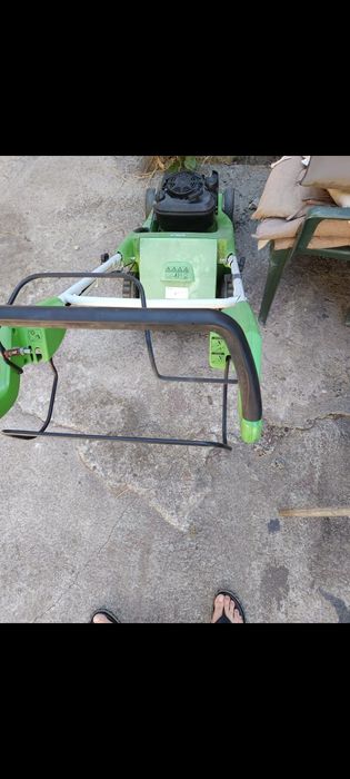 Продава се бензинова косачка 4 тактова работи перфектно