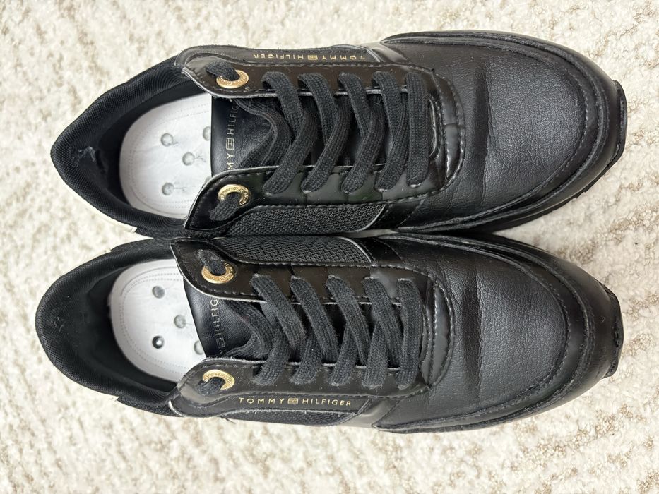 Vand adidasi tommy hilfiger, marimea 38