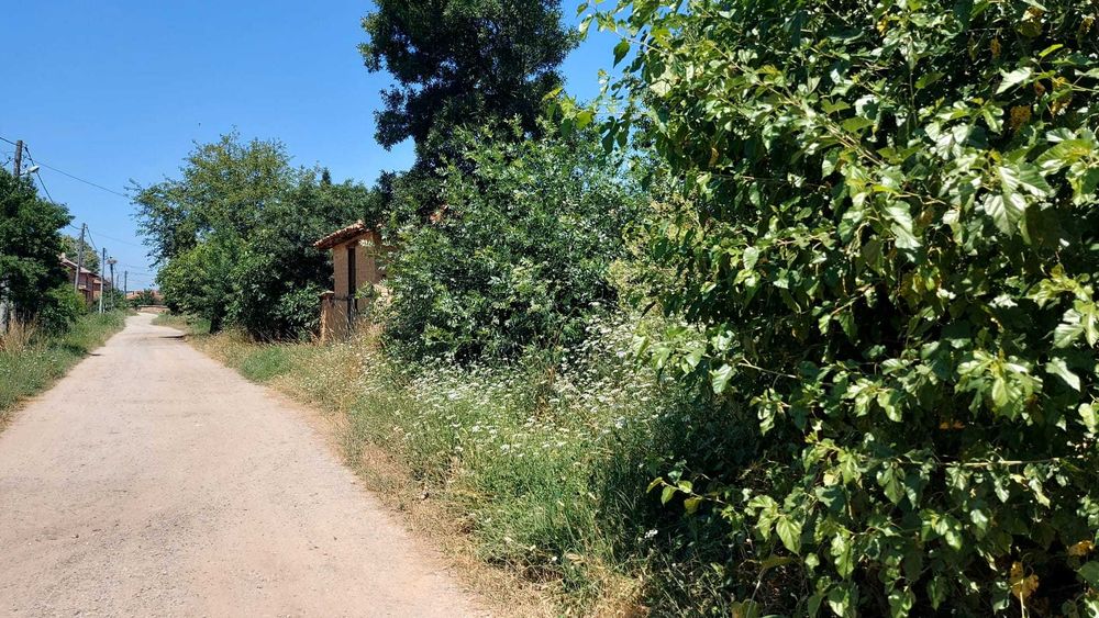 Стара къща с парцел разположена в с. Славяново, област Хасково