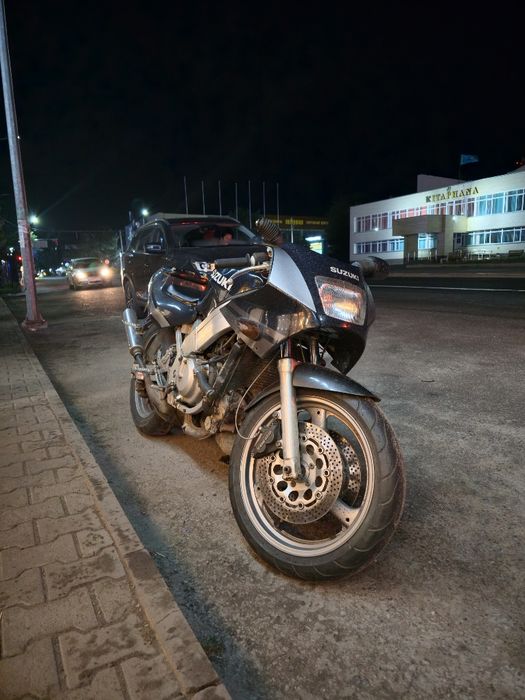 Продам Suzuki RGV250 VJ21 E