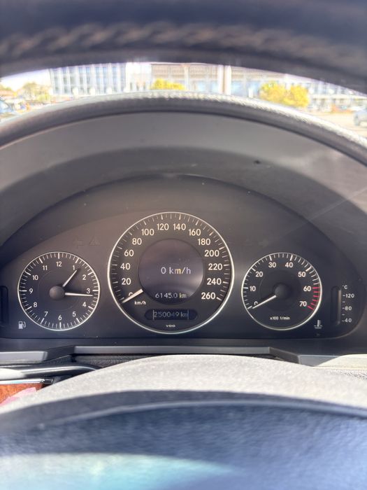 Продаю Мерседес Е320 в кузове W211