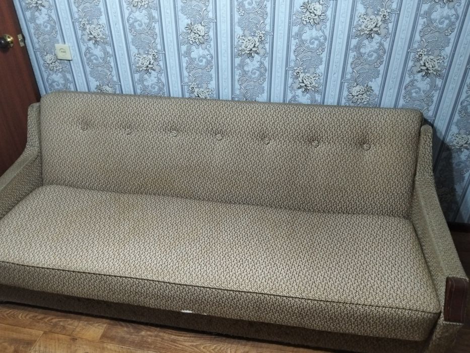 Отдам диван с креслами