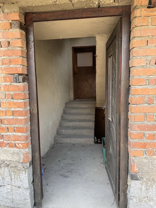 Етаж от къща с двор в центъра на Панагюрище