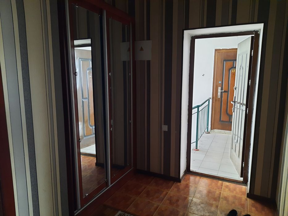 3 xanali kvartira satiladi