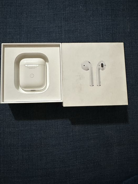 1. Apple watch SE,2. Air Pods Witeless Charging Case