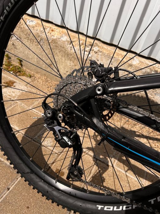 Bicicletă full suspension