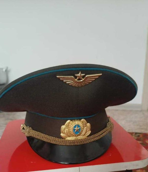 Военная форма:брюки,берет...