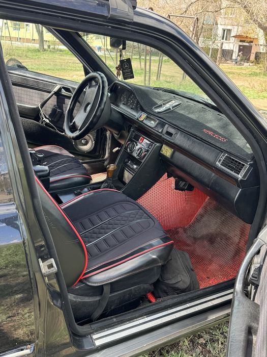 Продам машину Мерседес W124