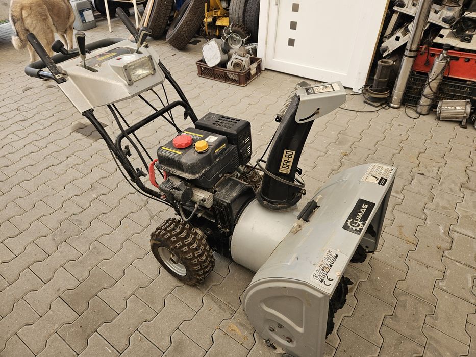 Freză de zăpadă cu motor