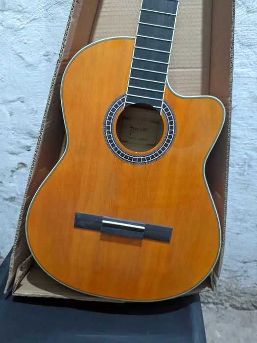 Гитара Deviser L-320-39-YN (сломанная).