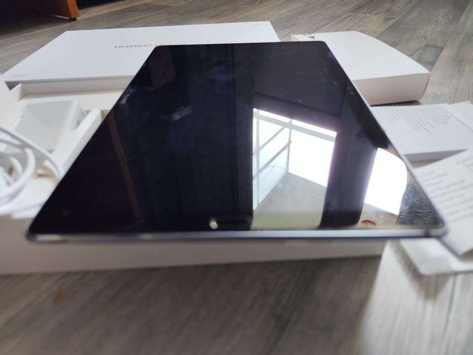 Huawei MediaPad M5 10.8", 4GB RAM, 64GB Space Gray като нов