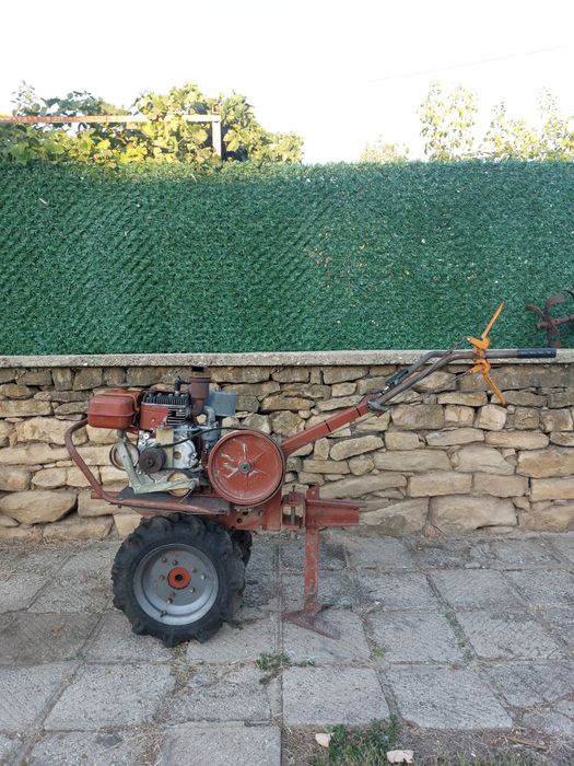 Продавам Трактор  фреза