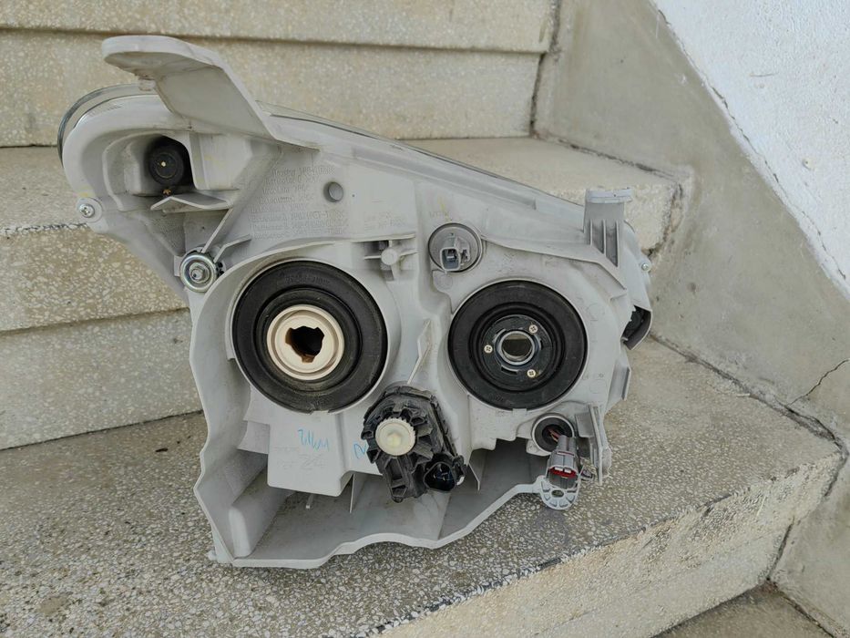 Фар Isuzu D-Max LED ляв / Фар Исузу Д-Макс Оригинален