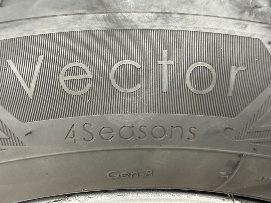 S 221 2008г Оригинални  235/55/17 - 300€