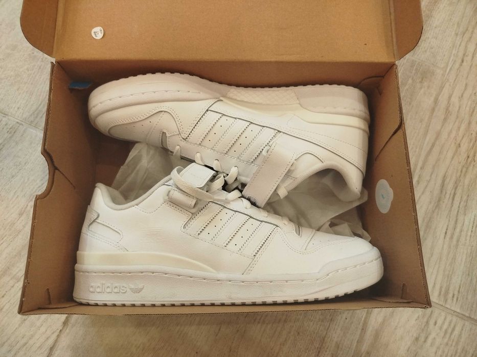 НОВИ! Бели кецове Adidas Forum low 44 45