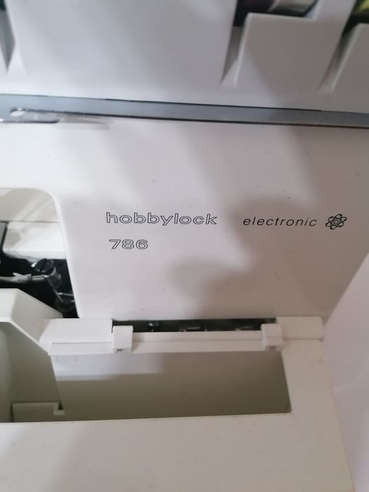 Mașina de surfilat Pfaff