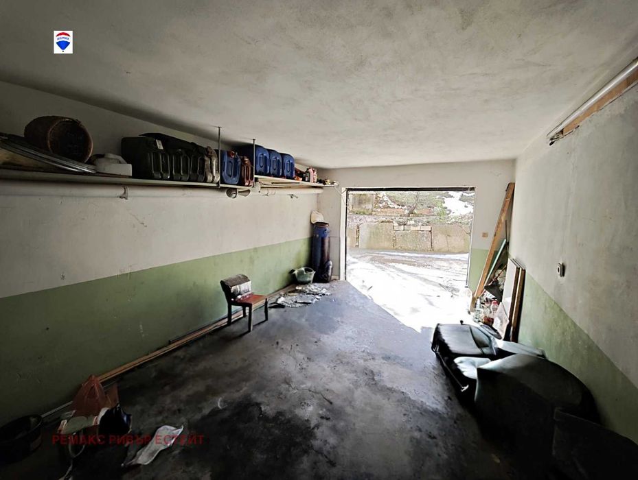 Гараж с ток за продажба кв. Дружба 3