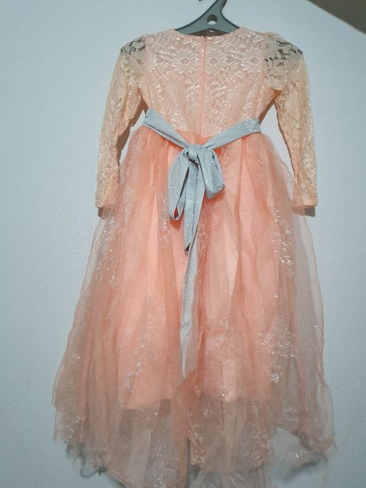 Платье нарядное на 7. 8лет