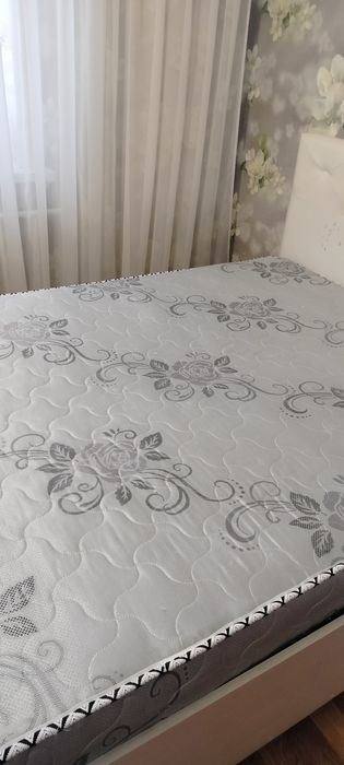 Продам матрас 1.4 м