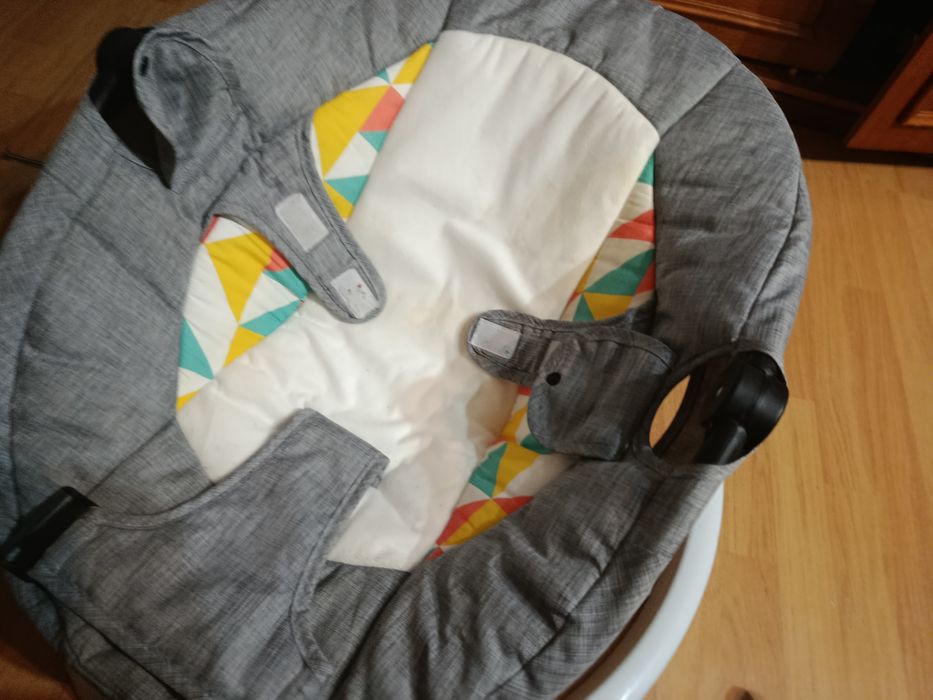 Leagăn electric  prin BT  in stare buna