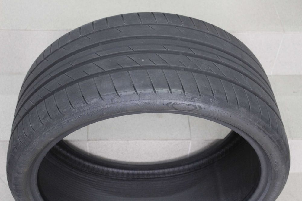 285/30-22 Goodyear BMW