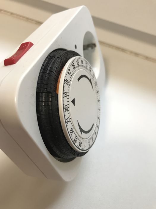 Timer mecanic, priza programabila