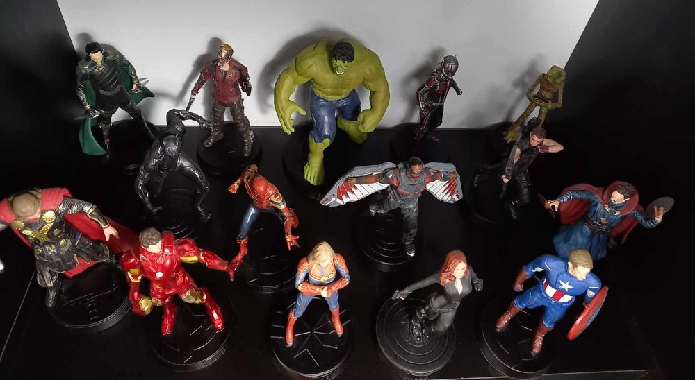 Колекция от 15 уникални фигурки на MARVEL